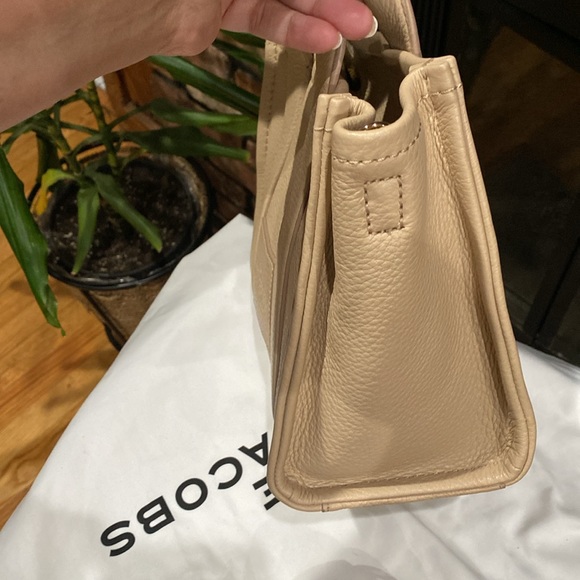 Marc Jacob The leather small tote bag in beige leather - Picture 6 of 12